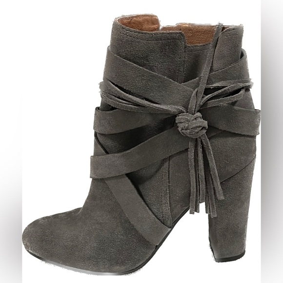 GIANNI BINNI GREY SUEDE BLOCK HEELED BOOTIES WITH TASSEL DETAIL. SIZE 6.5 - Picture 2 of 6